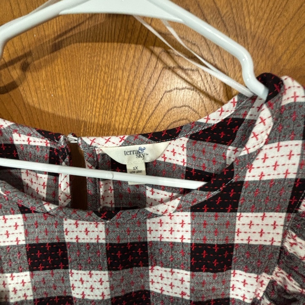 Terra & Sky blouse with black, white and Gray Checkered Top with Red Detail - Picture 4 of 9